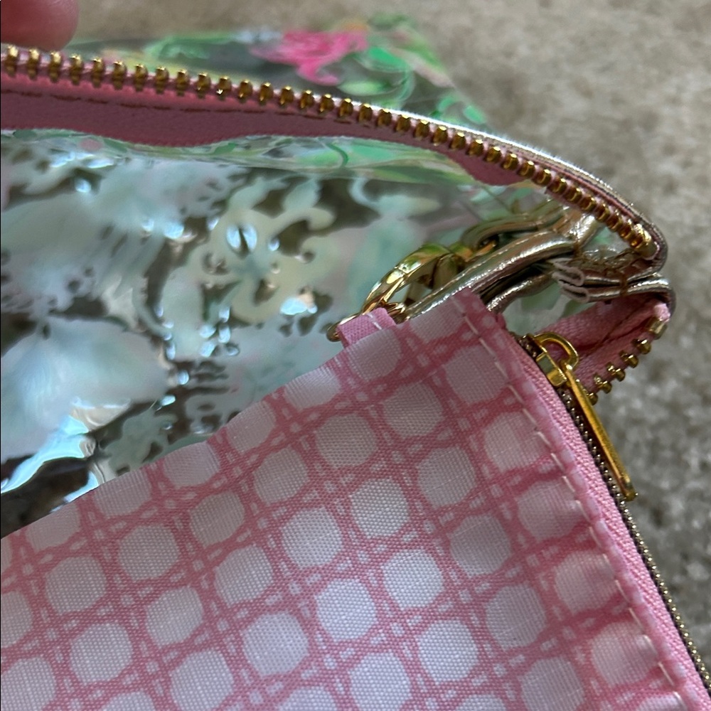 Lilly Pulitzer Vinyl Beach Day Pouch + Small Pouch NWOT - Picture 4 of 5